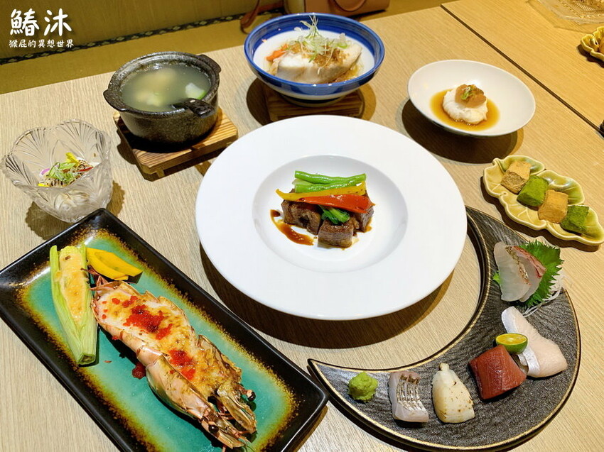 這間無菜單料理很厲害,8道精緻日本料理好吃有質感,紅蟳滿滿的蟹膏很威,當月壽星送生魚片蛋糕