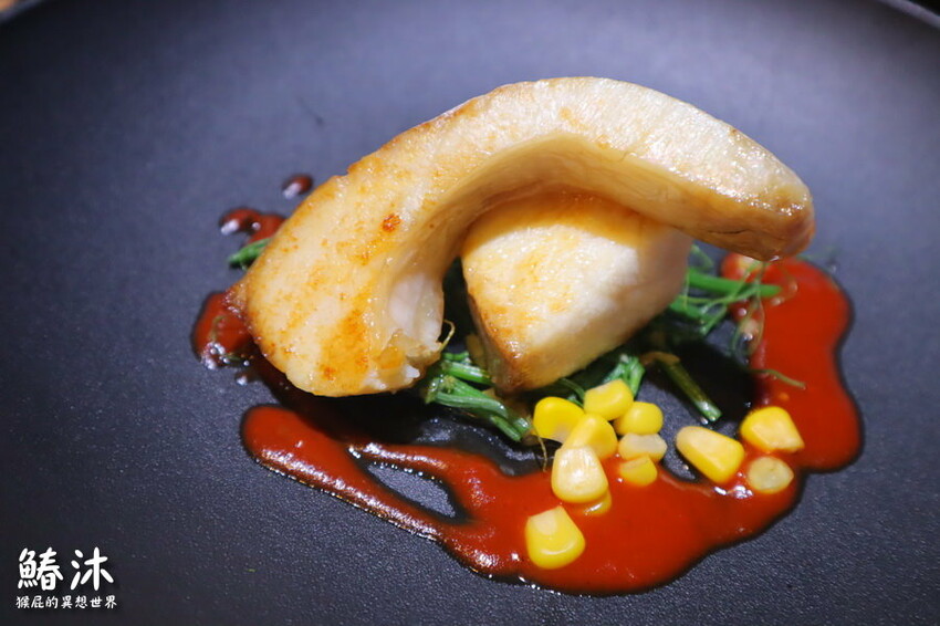 這間無菜單料理很厲害,8道精緻日本料理好吃有質感,紅蟳滿滿的蟹膏很威,當月壽星送生魚片蛋糕