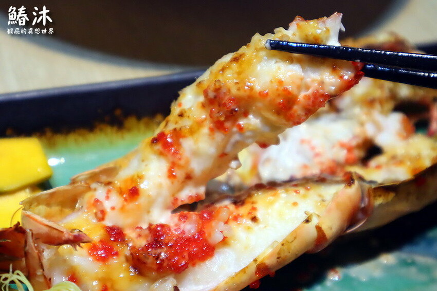 這間無菜單料理很厲害,8道精緻日本料理好吃有質感,紅蟳滿滿的蟹膏很威,當月壽星送生魚片蛋糕