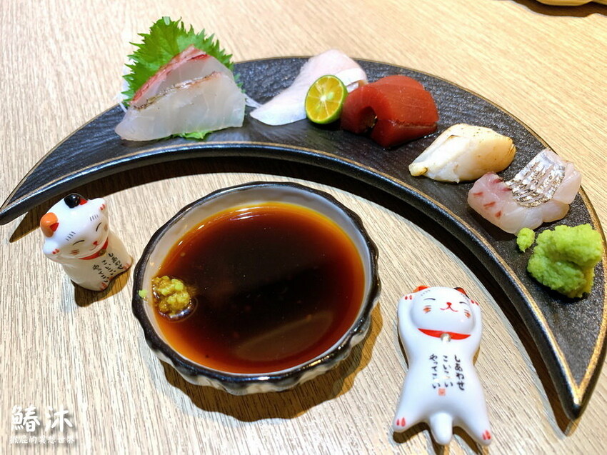 這間無菜單料理很厲害,8道精緻日本料理好吃有質感,紅蟳滿滿的蟹膏很威,當月壽星送生魚片蛋糕