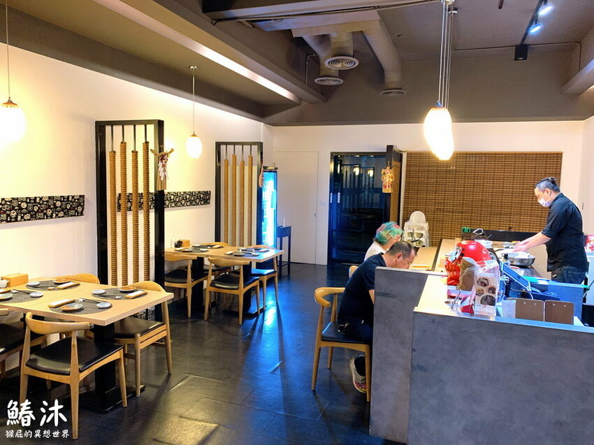 這間無菜單料理很厲害,8道精緻日本料理好吃有質感,紅蟳滿滿的蟹膏很威,當月壽星送生魚片蛋糕