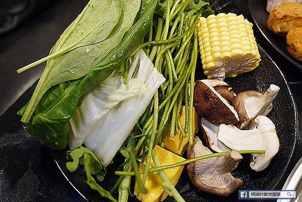 台北火鍋吃到飽【嗨蝦蝦百匯鍋物吃到飽光復店】海鮮控看過來！超狂百種食材799吃到飽！台北松山美食