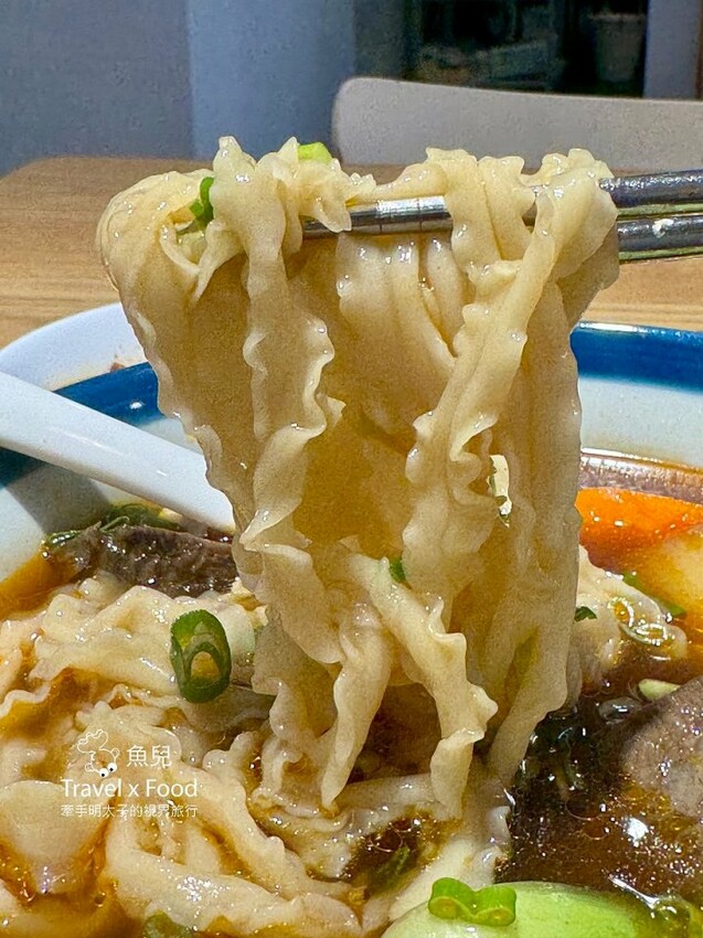 桃園巷弄美食。用家常療癒日常,一起來「飽餐一頓」吃牛肉麵吧! - 魚兒 x 牽手明太子的「視」界旅行
