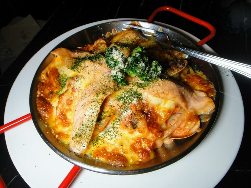 【美食】「隱世餐酒館The Arcadia Bistro」信義區餐酒館推薦，歌手駐唱好歡樂