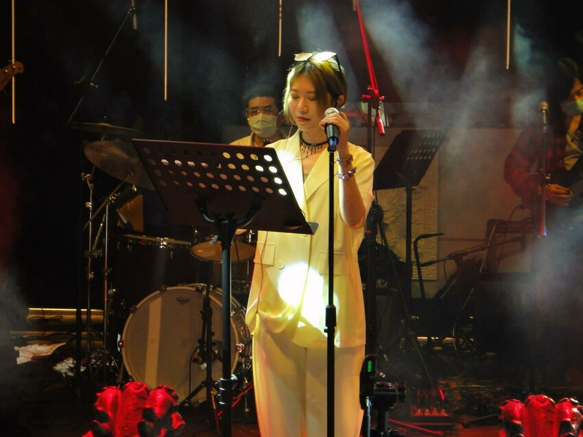 【美食】「隱世餐酒館The Arcadia Bistro」信義區餐酒館推薦，歌手駐唱好歡樂