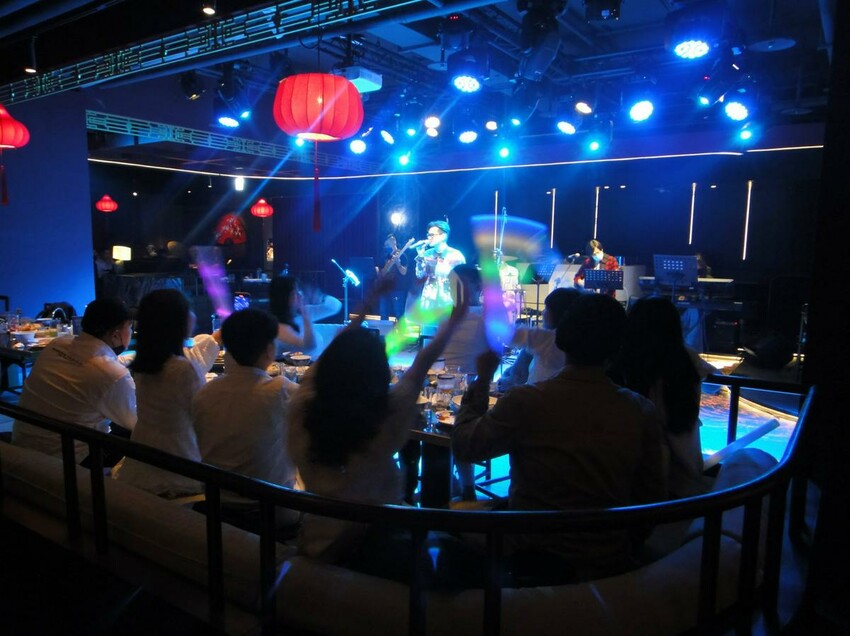 【美食】「隱世餐酒館The Arcadia Bistro」信義區餐酒館推薦，歌手駐唱好歡樂