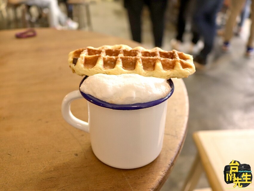 台南比利時鬆餅/隱身傳統市場內/嚴選原物料注重品質/一週只賣3天/晚上才營業只開4小時/限時限量晚來吃不到