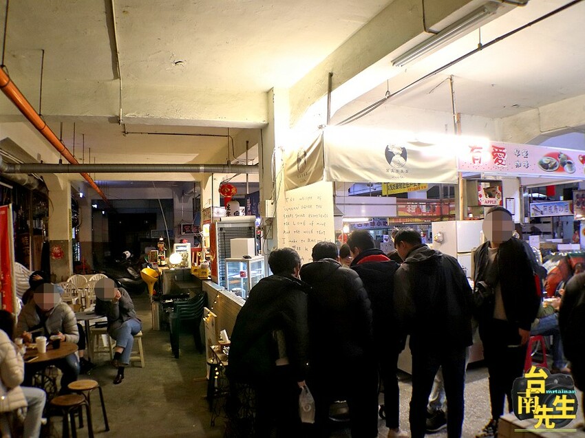 台南比利時鬆餅/隱身傳統市場內/嚴選原物料注重品質/一週只賣3天/晚上才營業只開4小時/限時限量晚來吃不到