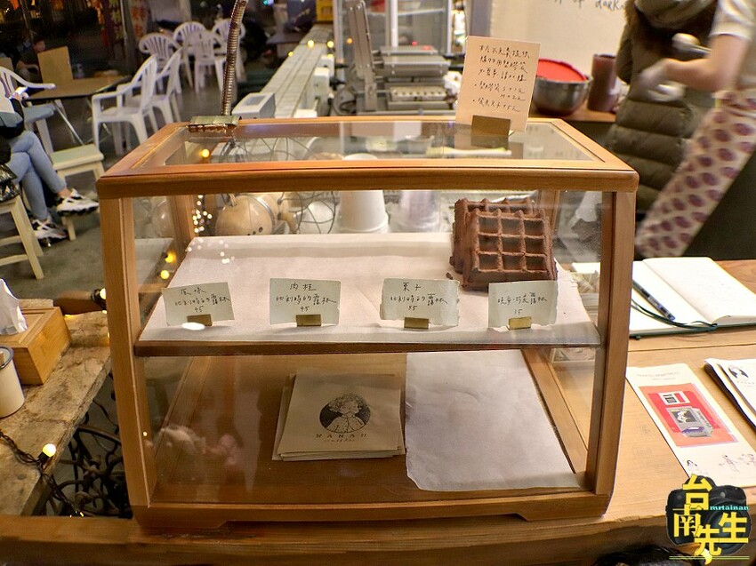 台南比利時鬆餅/隱身傳統市場內/嚴選原物料注重品質/一週只賣3天/晚上才營業只開4小時/限時限量晚來吃不到