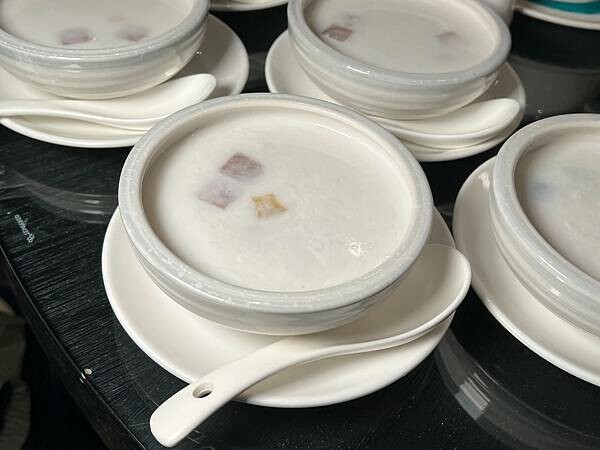 (新莊美食)典華雅聚~窯烤櫻桃鴨二吃、經典粵菜、創意港點樣樣