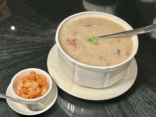 (新莊美食)典華雅聚~窯烤櫻桃鴨二吃、經典粵菜、創意港點樣樣