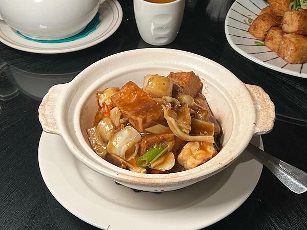 (新莊美食)典華雅聚~窯烤櫻桃鴨二吃、經典粵菜、創意港點樣樣