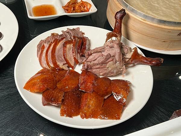 (新莊美食)典華雅聚~窯烤櫻桃鴨二吃、經典粵菜、創意港點樣樣