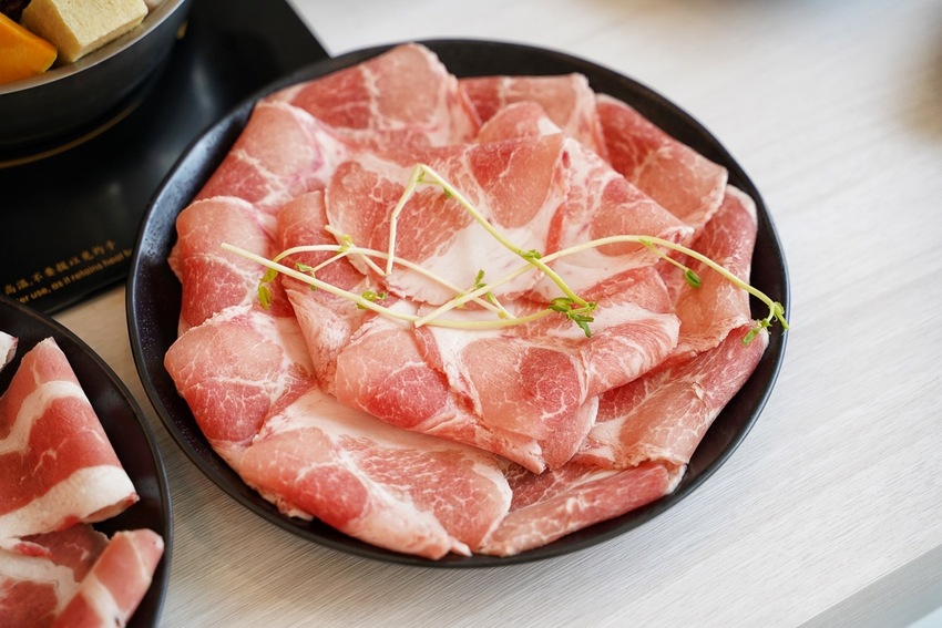 新開幕．網美大理石風平價鍋物推薦『深深蔓逸品鍋物』，異國風味湯頭多達26種選擇，自助吧應有盡有吃到飽，推薦升級三倍肉好滿足！ - 阿華田的美食日記