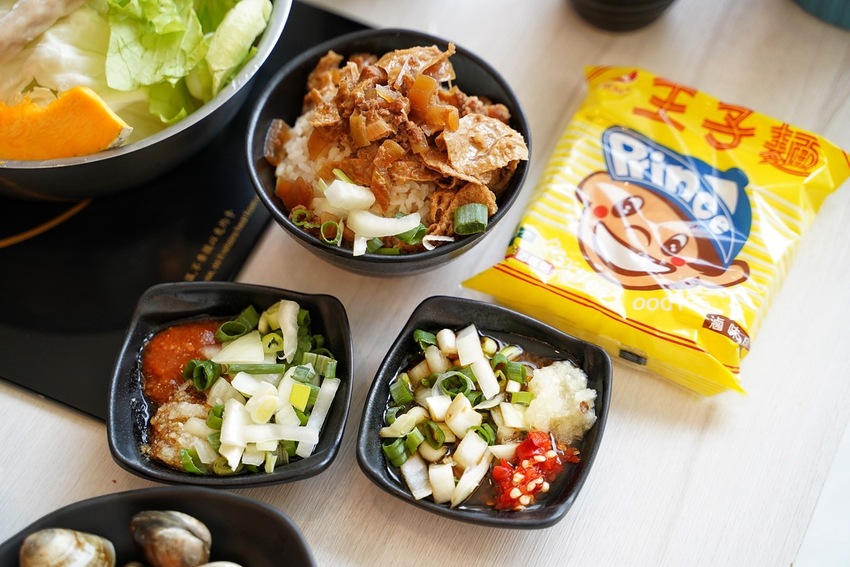 新開幕．網美大理石風平價鍋物推薦『深深蔓逸品鍋物』，異國風味湯頭多達26種選擇，自助吧應有盡有吃到飽，推薦升級三倍肉好滿足！ - 阿華田的美食日記