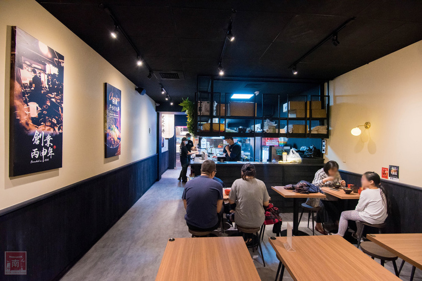 【臺南美食】給你一碗滿滿燒肉蓋住了米飯｜CHOICE等級安格斯黑牛丼飯只要120元｜職人現烤燒肉~~牛丁次郎坊x深夜裡的和魂燒肉丼x台南新都支店 - 南人幫