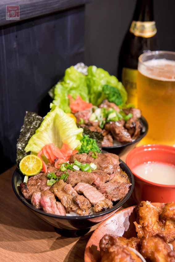 【臺南美食】給你一碗滿滿燒肉蓋住了米飯｜CHOICE等級安格斯黑牛丼飯只要120元｜職人現烤燒肉~~牛丁次郎坊x深夜裡的和魂燒肉丼x台南新都支店 - 南人幫