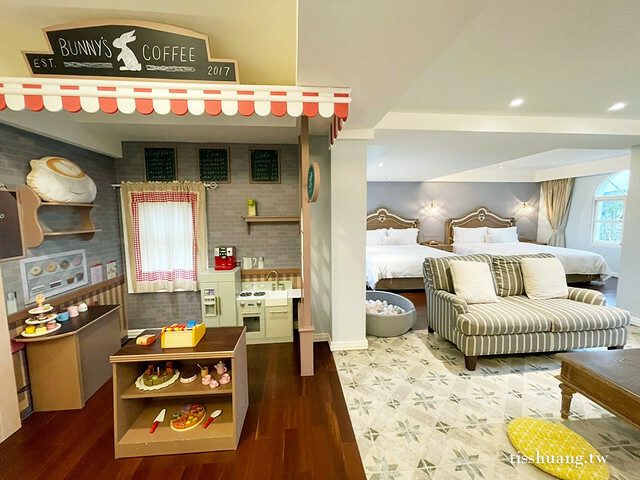 花蓮親子民宿推薦｜山丘洋房｜玻璃屋沙坑遊戲區、游泳池、溜滑梯房｜我喜歡的鄉村風，肯定會再回訪