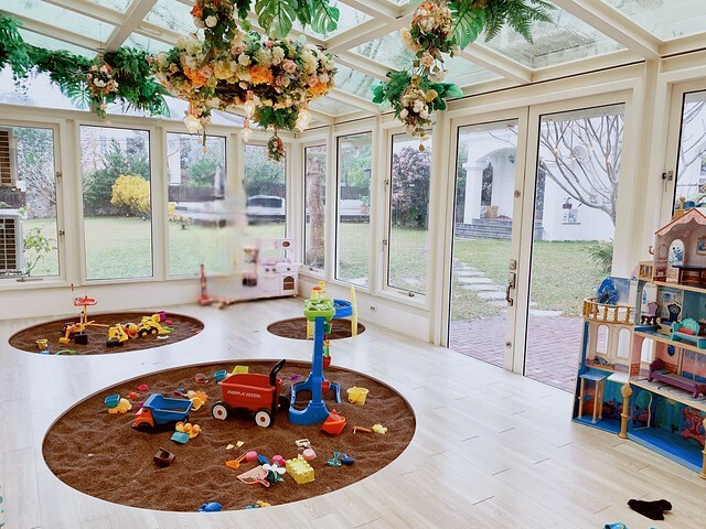 花蓮親子民宿推薦｜山丘洋房｜玻璃屋沙坑遊戲區、游泳池、溜滑梯房｜我喜歡的鄉村風，肯定會再回訪