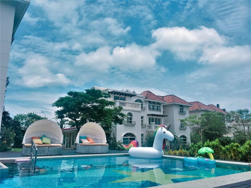 花蓮親子民宿推薦｜山丘洋房｜玻璃屋沙坑遊戲區、游泳池、溜滑梯房｜我喜歡的鄉村風，肯定會再回訪