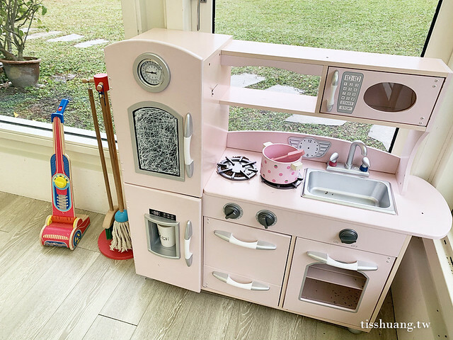 花蓮親子民宿推薦｜山丘洋房｜玻璃屋沙坑遊戲區、游泳池、溜滑梯房｜我喜歡的鄉村風，肯定會再回訪