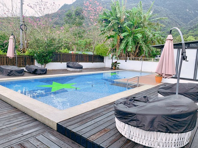 花蓮親子民宿推薦｜山丘洋房｜玻璃屋沙坑遊戲區、游泳池、溜滑梯房｜我喜歡的鄉村風，肯定會再回訪