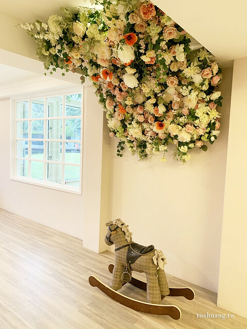 花蓮親子民宿推薦｜山丘洋房｜玻璃屋沙坑遊戲區、游泳池、溜滑梯房｜我喜歡的鄉村風，肯定會再回訪