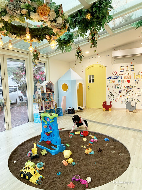 花蓮親子民宿推薦｜山丘洋房｜玻璃屋沙坑遊戲區、游泳池、溜滑梯房｜我喜歡的鄉村風，肯定會再回訪