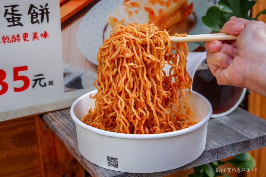 台北市中山區【台北早餐】押果炒麵麵包,菜單新品極.炙燒肉炒麵麵包推薦