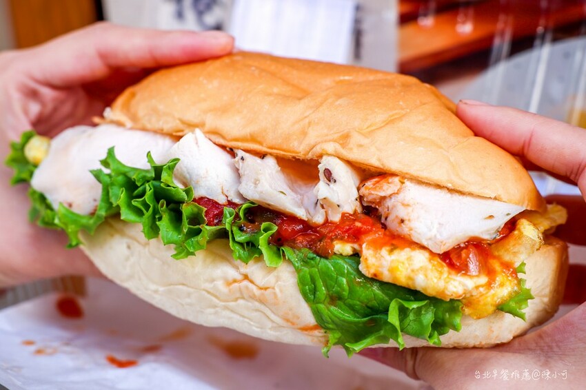 台北市中山區【台北早餐】押果炒麵麵包,菜單新品極.炙燒肉炒麵麵包推薦