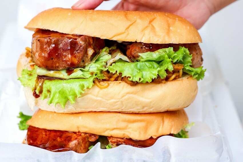 台北市中山區【台北早餐】押果炒麵麵包,菜單新品極.炙燒肉炒麵麵包推薦