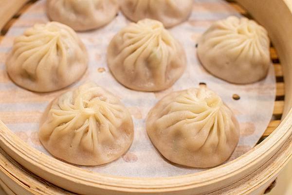 【蘆洲美食】澤字號粿舖-奢侈度爆表！金箔松露口味的現做小籠湯包，還有6種不同顏色的美味燒賣，值得推薦的港式料理店