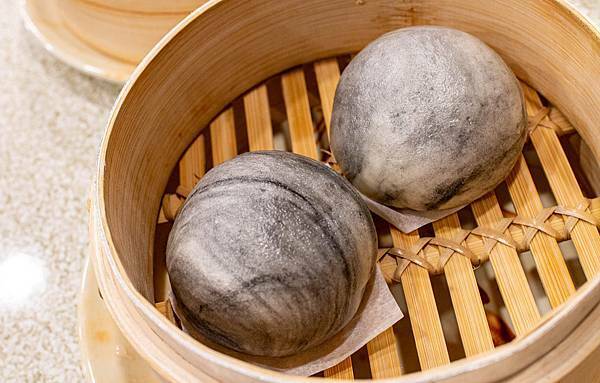 【蘆洲美食】澤字號粿舖-奢侈度爆表！金箔松露口味的現做小籠湯包，還有6種不同顏色的美味燒賣，值得推薦的港式料理店