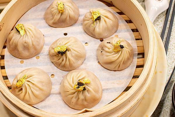 【蘆洲美食】澤字號粿舖-奢侈度爆表！金箔松露口味的現做小籠湯包，還有6種不同顏色的美味燒賣，值得推薦的港式料理店