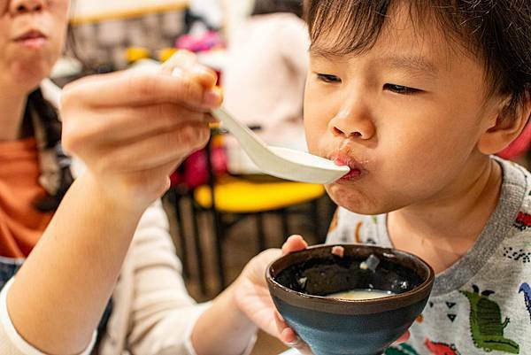 【蘆洲美食】澤字號粿舖-奢侈度爆表！金箔松露口味的現做小籠湯包，還有6種不同顏色的美味燒賣，值得推薦的港式料理店