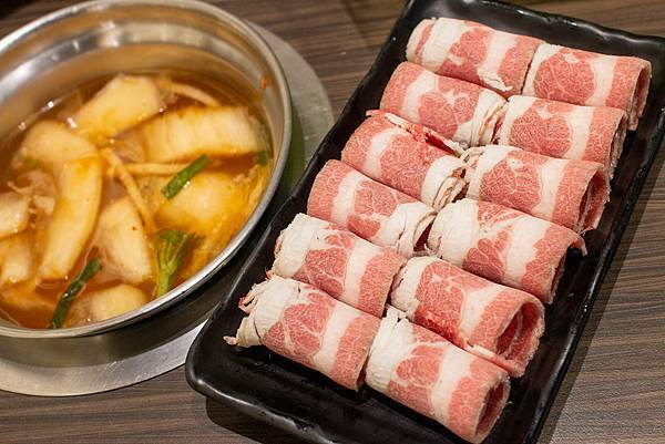 【新莊美食】小鮮鍋新莊店-最低不到370元！超過100種不同食材火鍋吃到飽