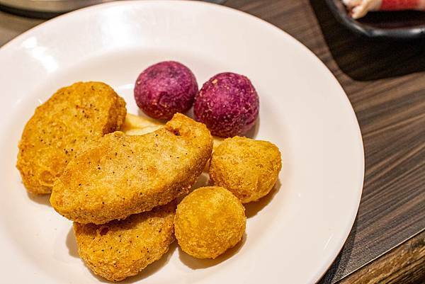 【新莊美食】小鮮鍋新莊店-最低不到370元！超過100種不同食材火鍋吃到飽