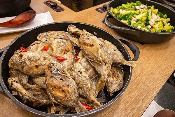 【新莊美食】小鮮鍋新莊店-最低不到370元！超過100種不同食材火鍋吃到飽