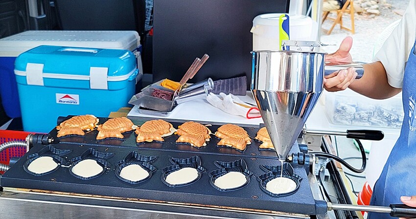 人氣療癒系”莫忘鯛魚燒”推出全新行動餐車，鹹甜口味一咬爆餡，用料實在又美味，將在全台巡迴！！