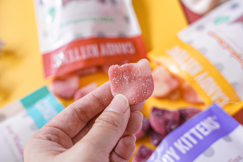 一款素食也能食的軟糖！超可愛貓咪造型，成分天然還有4種口味，不管大小朋友都瘋狂～