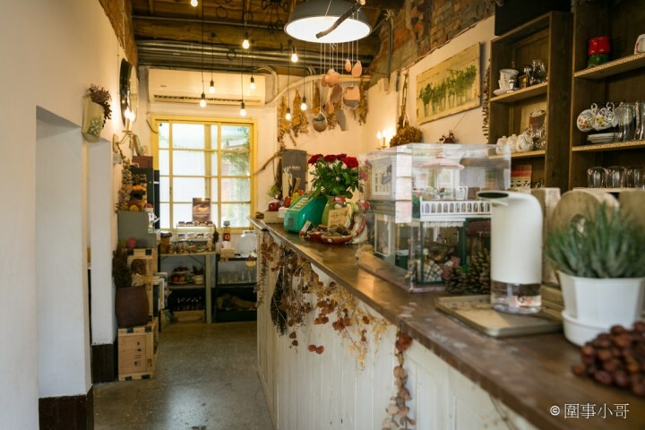 馬祖新村美食-YA bistro，一間集美味餐點與優閒氛圍於一身的法式鄉村餐館。如果在馬祖新村逛累了，來YA坐坐吧。桃園中壢美食推薦 @圍事小哥的幸福相框