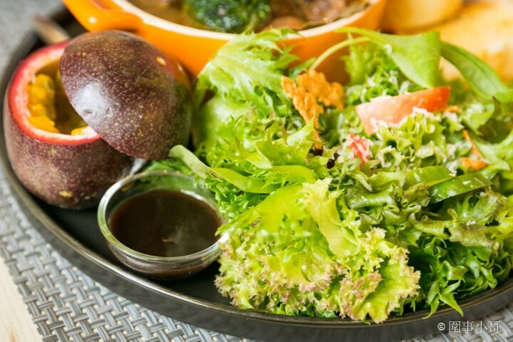 馬祖新村美食-YA bistro，一間集美味餐點與優閒氛圍於一身的法式鄉村餐館。如果在馬祖新村逛累了，來YA坐坐吧。桃園中壢美食推薦 @圍事小哥的幸福相框