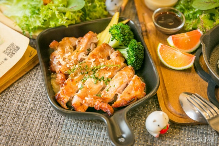 馬祖新村美食-YA bistro，一間集美味餐點與優閒氛圍於一身的法式鄉村餐館。如果在馬祖新村逛累了，來YA坐坐吧。桃園中壢美食推薦 @圍事小哥的幸福相框