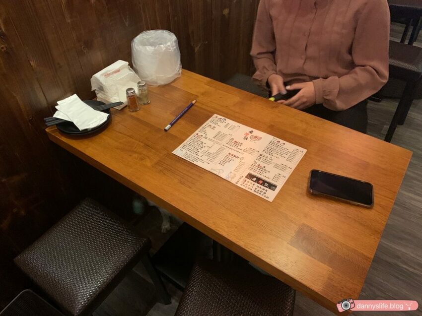 每道菜都好吃！串燒火烤功力一流～東區知名居酒屋，南京店全新開幕！捷運南京三民走路三分鐘～丹尼的吃喝玩樂～