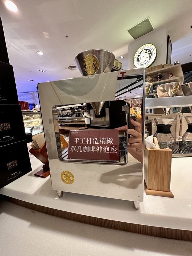 台北。信義︱市政府站:torajastar cafe手工單孔咖啡沖泡座︱簡餐蛋糕下午茶的好地方︱信義新光三越