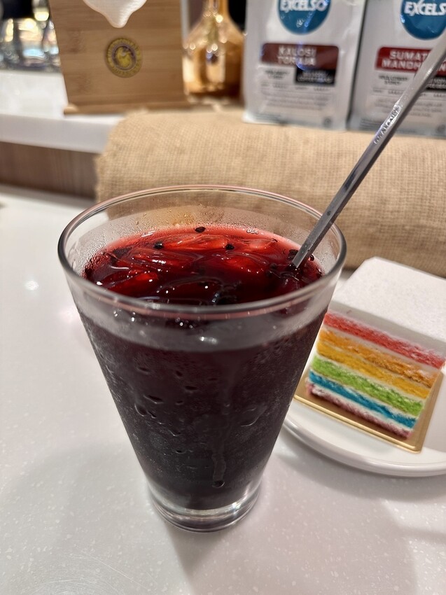 台北。信義︱市政府站:torajastar cafe手工單孔咖啡沖泡座︱簡餐蛋糕下午茶的好地方︱信義新光三越