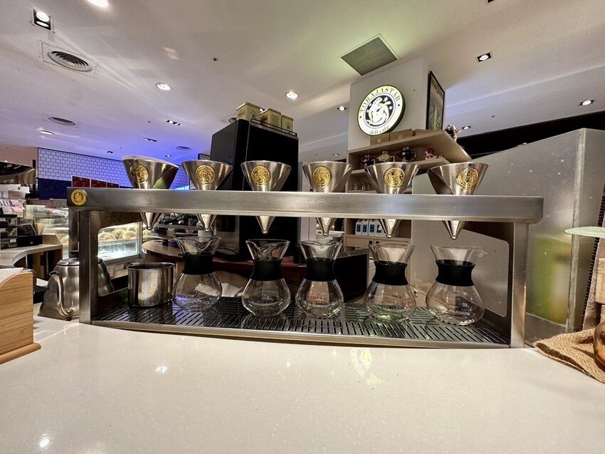 台北。信義︱市政府站:torajastar cafe手工單孔咖啡沖泡座︱簡餐蛋糕下午茶的好地方︱信義新光三越