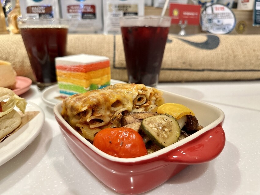 台北。信義︱市政府站:torajastar cafe手工單孔咖啡沖泡座︱簡餐蛋糕下午茶的好地方︱信義新光三越