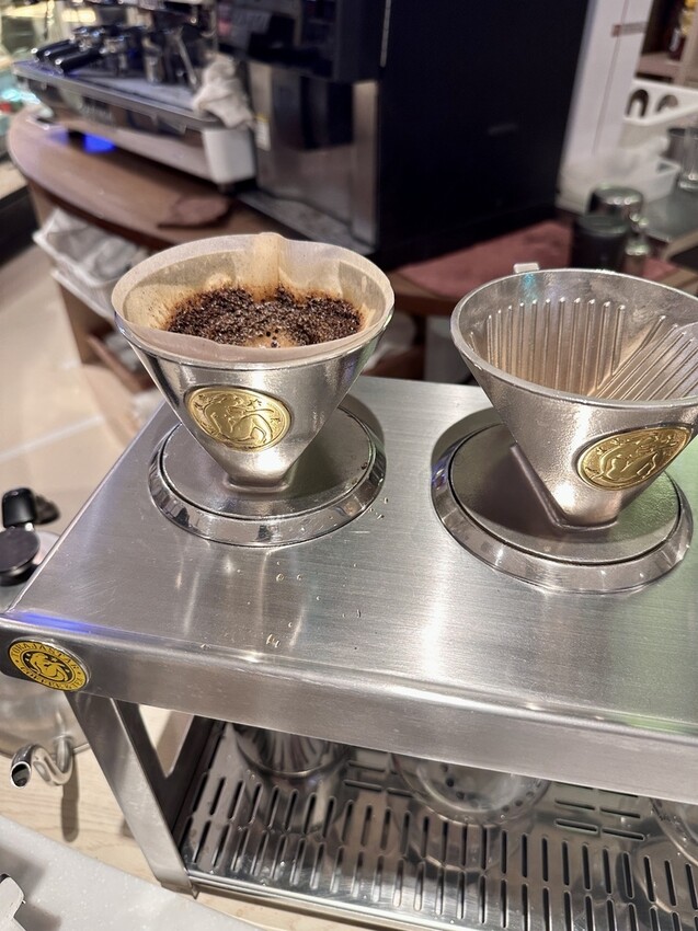 台北。信義︱市政府站:torajastar cafe手工單孔咖啡沖泡座︱簡餐蛋糕下午茶的好地方︱信義新光三越