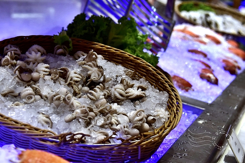 台南：大億麗緻酒店，共同市場自助餐廳晚餐、早餐